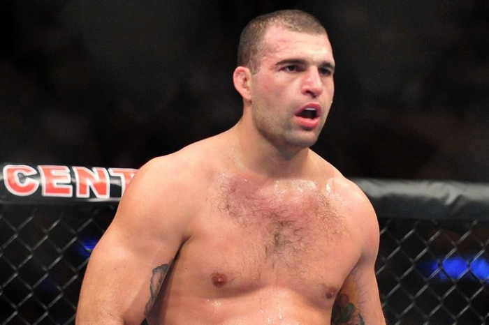 20 võ sĩ bị UFC cấm thi đấu, trong đó có cả St. Preux và Rua