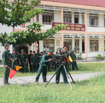 Lực lượng dân quân TP. Nha Trang tập huấn nâng cao trình độ.