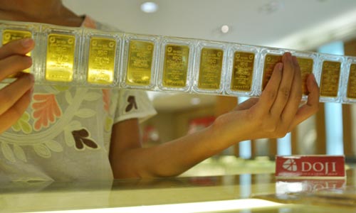 USD giảm kéo vàng đi lên