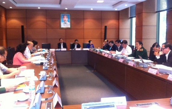  Đại biểu Quốc hội TP Hồ Chí Minh họp tổ chiều 11/11. Ảnh: VA