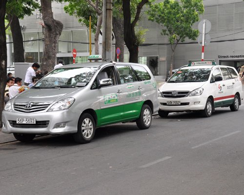 Taxi đồng loạt giảm cước 500 - 2.000 đồng/km