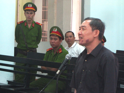 Dương Chí Dũng tươi cười khẳng định chỉ nhận tổng cộng 150 triệu đồng từ Trần Hải Sơn.