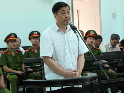 Trần Hải Sơn lại cho rằng mình đã “quà cáp” cho Dương Chí Dũng tổng cộng 300 triệu đồng.