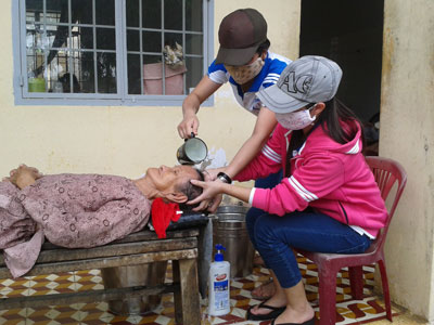 Thắp lên những yêu thương