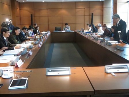 Các đại biểu Quốc hội thảo thuận tại tổ. Ảnh: ĐD