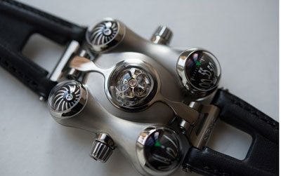 HM6 có thiết kế giống như một chiếc tàu không gian