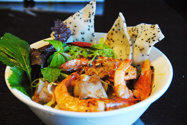 Đậm đà mì Quảng tôm, sườn