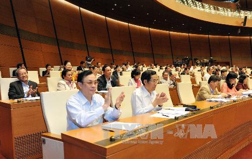 Quốc hội thảo luận về hai dự án luật về thuế