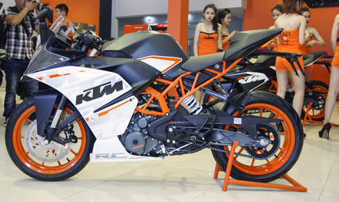 KTM sportbike RC390 được phát triển dựa trên mẫu Duke.