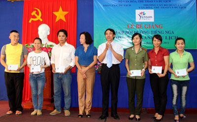 Trao chứng chỉ tiếng Nga cho 75 học viên