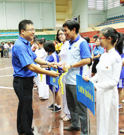 22 đội bóng tranh tài