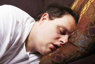 Lý do khiến bạn bị đau họng vào buổi sáng