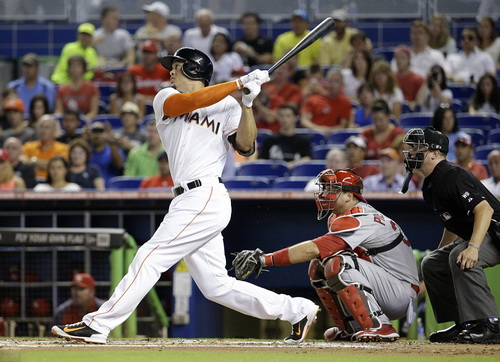 Giancarlo Stanton trong màu áo Miami Marlins.
