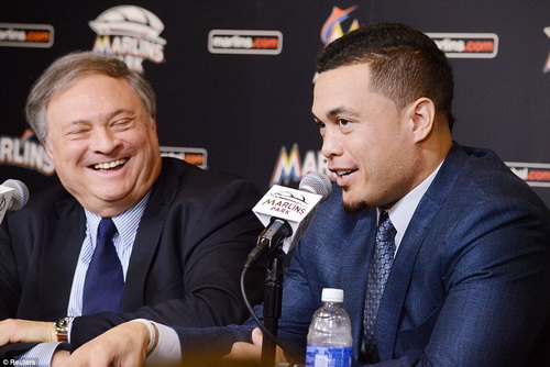 Ký kết bản hợp đồng đắt giá nhất lịch sử thể thao Mỹ.