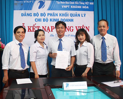 Xung kích trong lao động sáng tạo