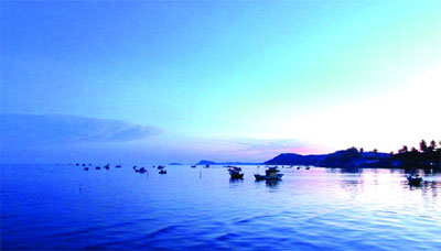 Làng chài Hàm Ninh tĩnh lặng và hoang sơ