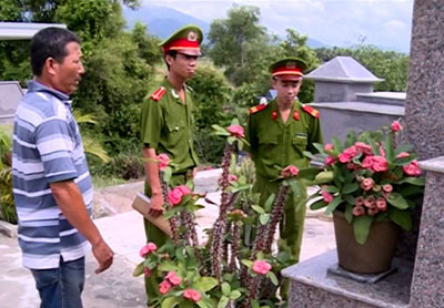 Trộm cả đồ thờ cúng