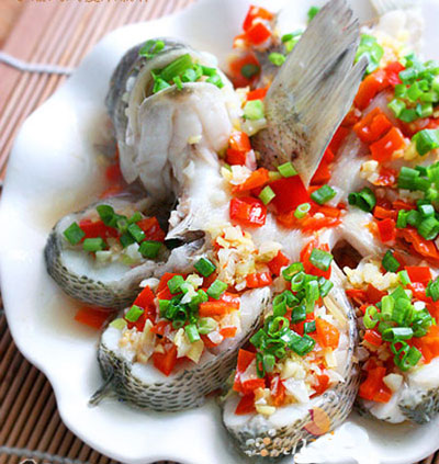 Cá quả hấp ớt tỏi ăn cùng bún tươi