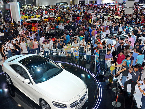Cuối năm, mua sắm ô tô sôi động