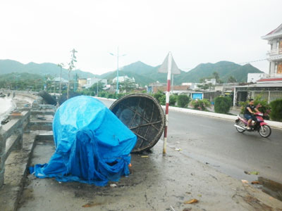 Vỉa hè thành nơi để vật dụng