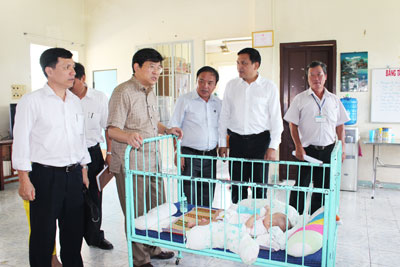 Cần thành lập trung tâm công tác xã hội