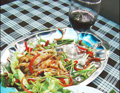 Đầu mực hấp rượu vang