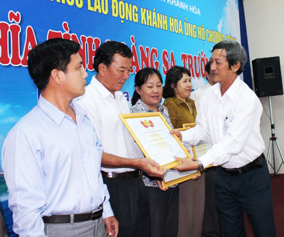 Người lao động Khánh Hòa đóng góp hơn 3 tỷ đồng