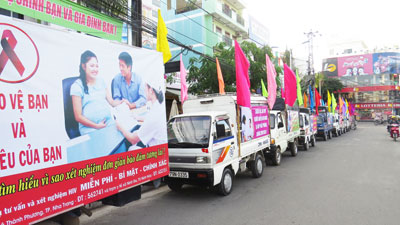 Mít tinh, diễu hành hưởng ứng Ngày Thế giới phòng, chống AIDS