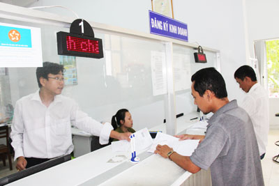 Giảm thủ tục hành chính để thu hút doanh nghiệp