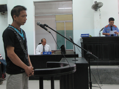 Bị cáo chỉ nhận sàm sỡ nạn nhân