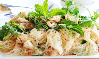 Miến trộn mực cay cay, giòn giòn