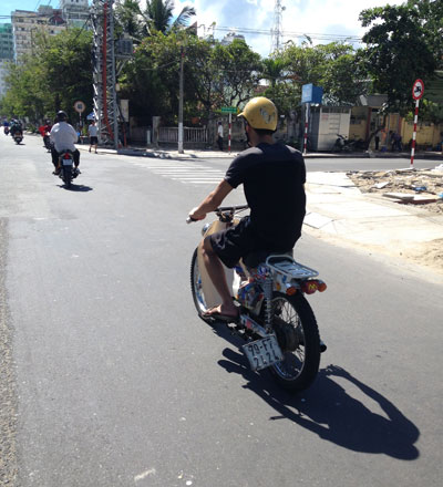 Xe máy "độ" trên phố