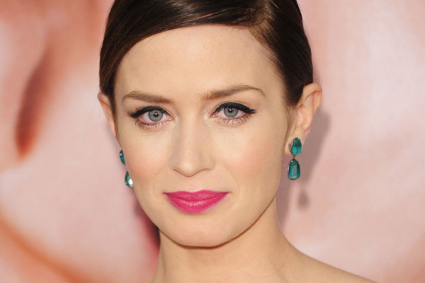 Làm đẹp với son môi màu tươi sáng