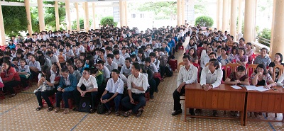 Hiệu trưởng Trường THPT Lý Tự Trọng đối thoại với học sinh