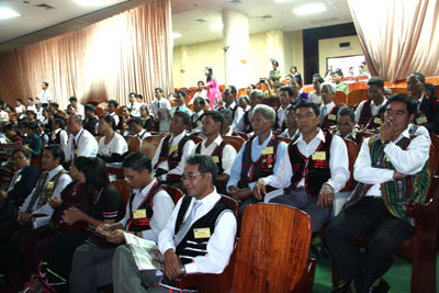 Các đại biểu DTTS về dự đại hội.