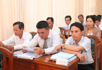 Đại diện cử tri tham dự kỳ họp.