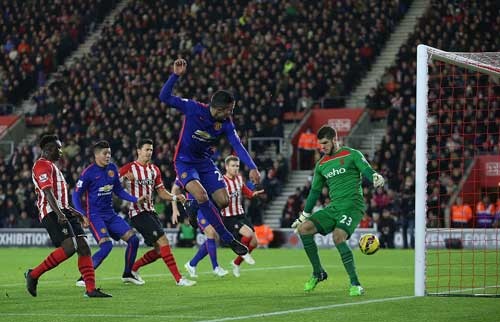 Persie đang tìm lại cảm giác ghi bàn.