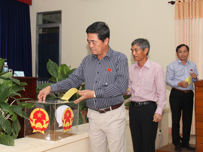 Ngày làm việc thứ hai, kỳ họp thứ 9 HĐND tỉnh Khánh Hòa khóa V