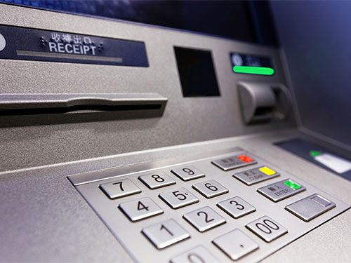 Ngân hàng thương mại phải giám sát chặt chẽ máy ATM để tránh tình trạng quá tải.