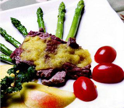 Bò áp chảo sốt đào