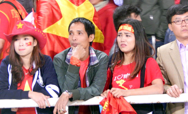 Nước mắt rơi trên 'chảo lửa' Mỹ Đình