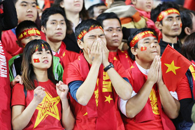 Cờ, hoa và... nỗi thất vọng