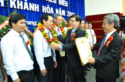 Tôn vinh những trí thức tiêu biểu