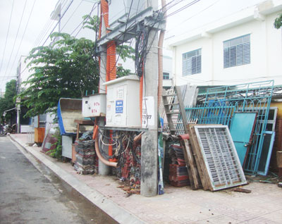 Kho vật liệu bên trạm điện