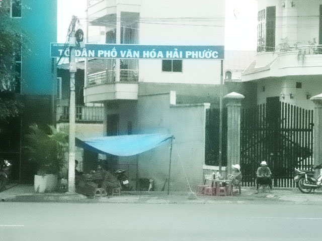 Buôn bán lấn chiếm đường