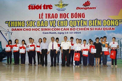 Trao học bổng cho 333 con cán bộ, chiến sĩ Hải quân
