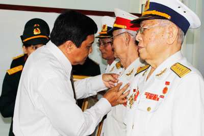 65 cựu quân nhân nhận Huân chương Bảo vệ Tổ quốc