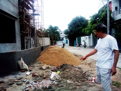 Một hộ dân lấn chiếm đất công