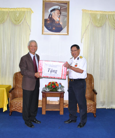 Lãnh đạo tỉnh thăm các đơn vị quân đội