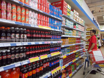 Nước ngọt, một trong những mặt hàng dự kiến tiêu thụ tăng cao dịp Tết.